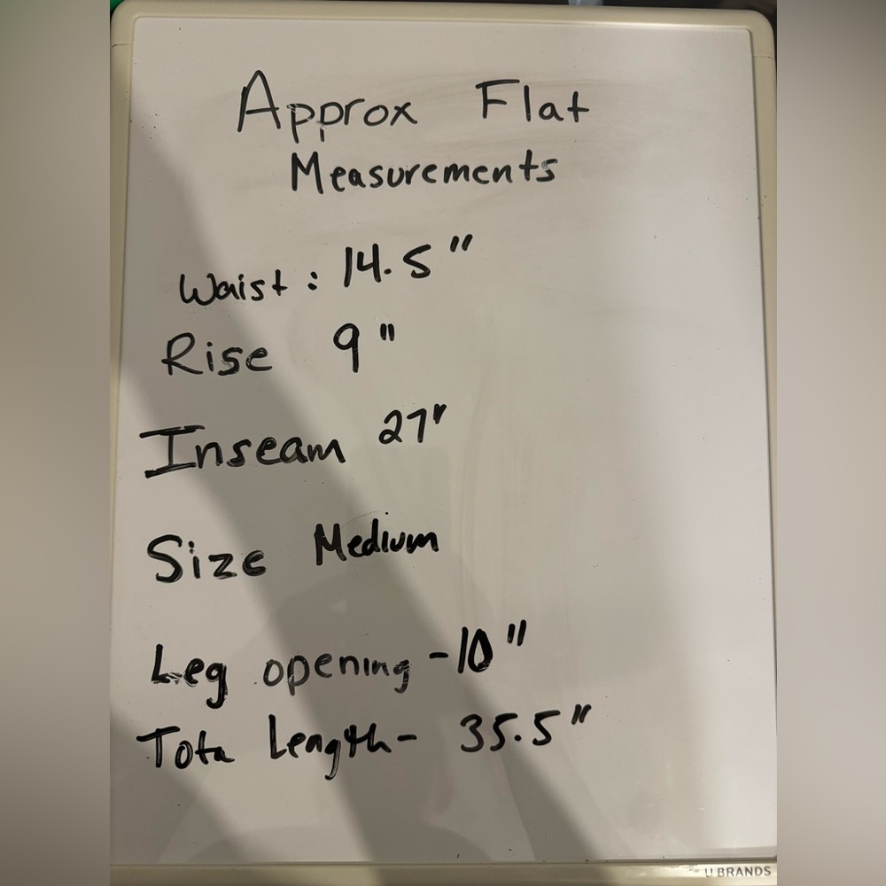 Midrise Q2 distressed ankle distressed jeans size Medium - Picture 9 of 9